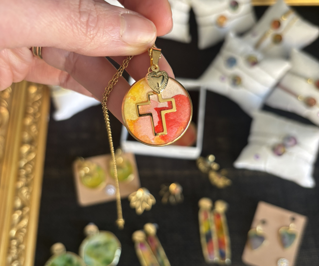 Collier médaillon &amp; cœur BEIGE/ROUGE