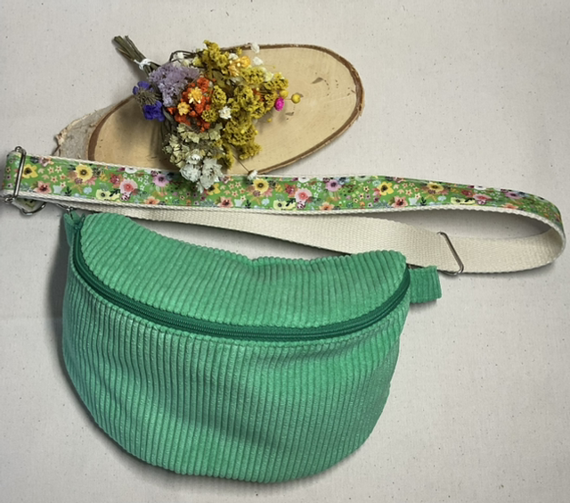 Banane en velours cotelé vert pomme