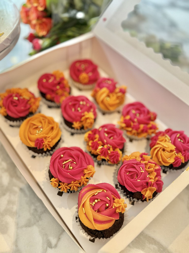 Vibrant Pink &amp; Orange Birthday Cupcakes Box 