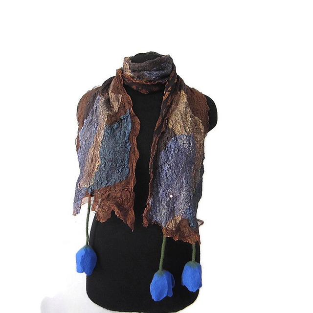 Sciarpa marrone feltro di lana merino seta Sciarpa lunga con tulipani fiori blu infeltrita fatta a mano regali unici per donne stile boho