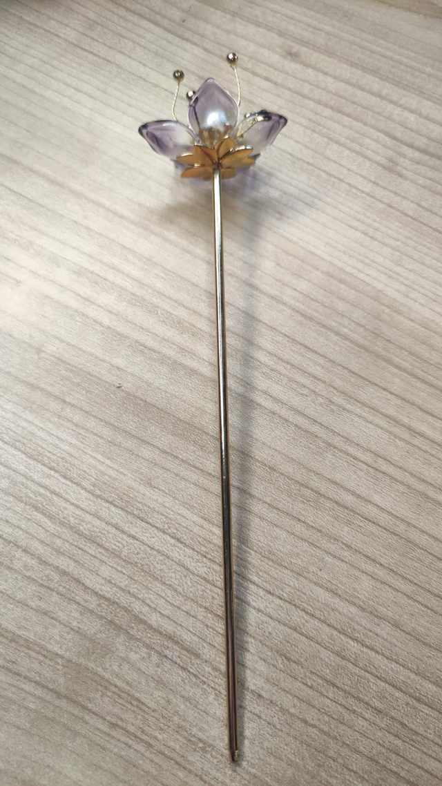 Pic à chignon fleur en verre 