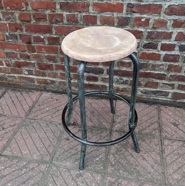 Tabouret pied métal brossé