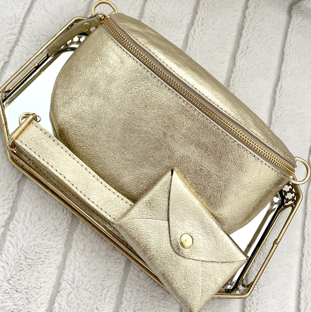 Le sac banane « INDISPENSABLE » en cuir doré 