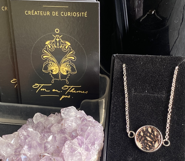 Bracelet et cuir d’esturgeon teinté