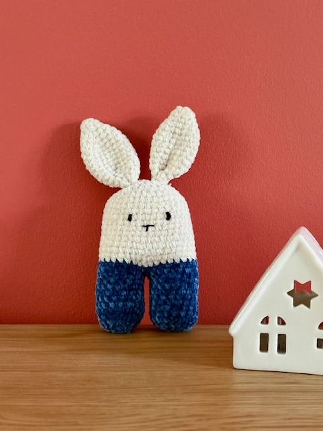 Lucien - peluche lapin au crochet