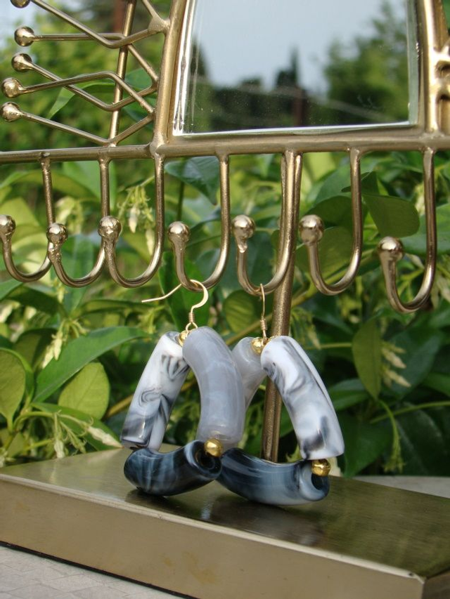 Boucles d&#039;oreilles perles tubes incurvées Sangamaramar Sletee