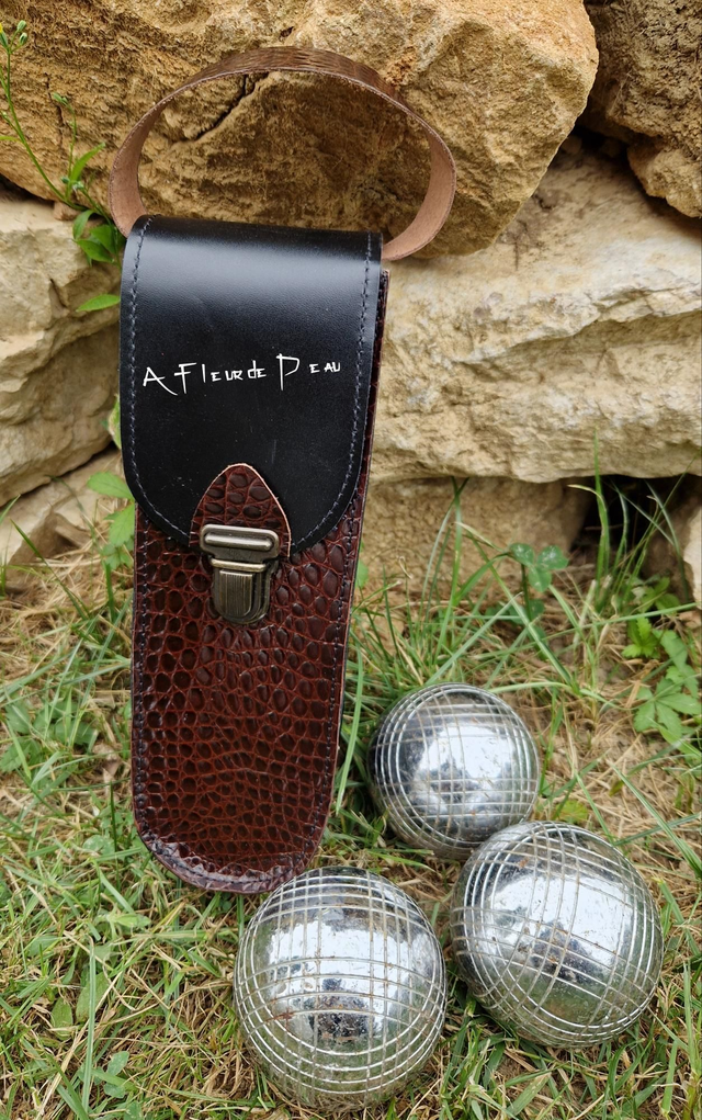 Sacoche en cuir pour boules de pétanque