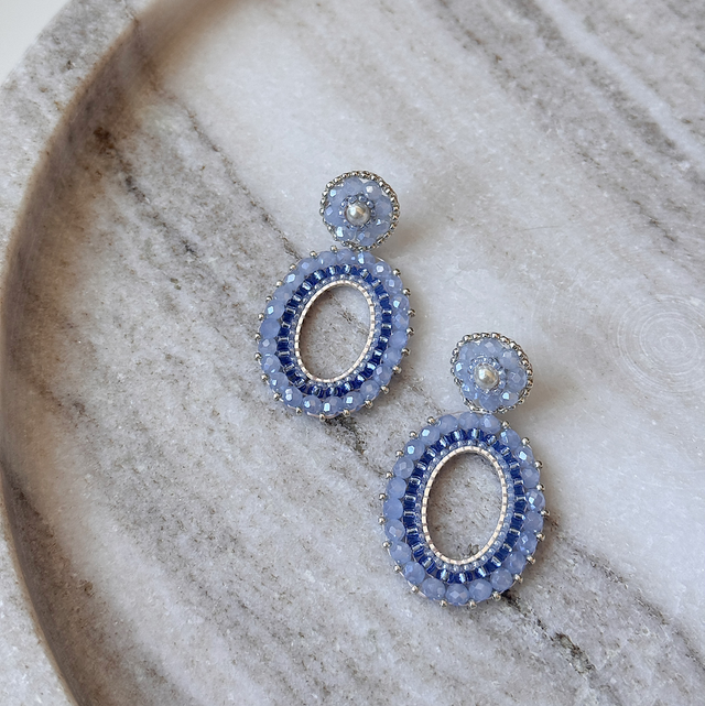 Handgenähte Ohrringe hellblau/silber