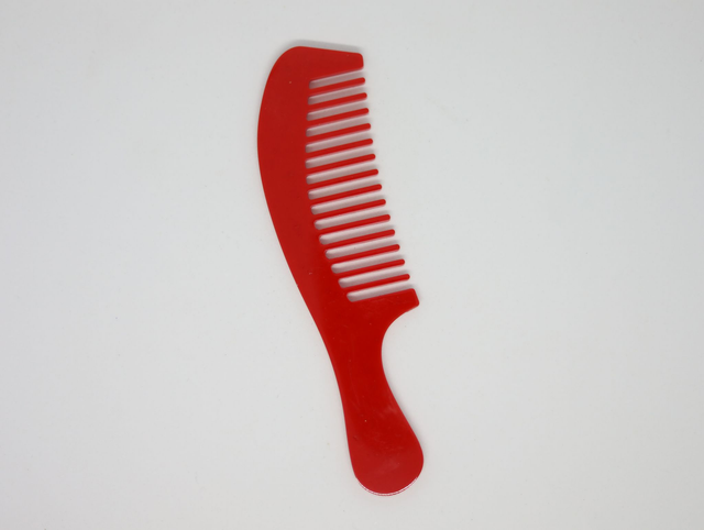 Peigne rouge