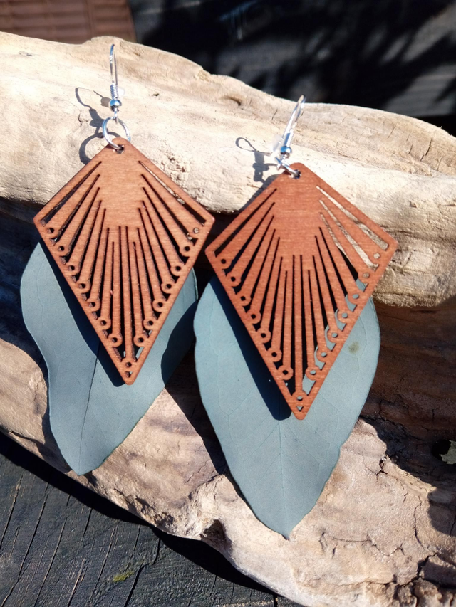 Boucles bois avec ruscus 