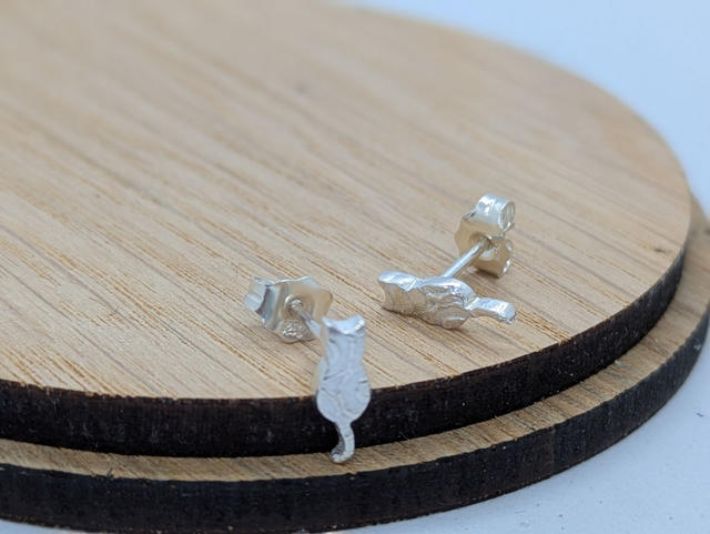 Medium Sitting Cat Earrings