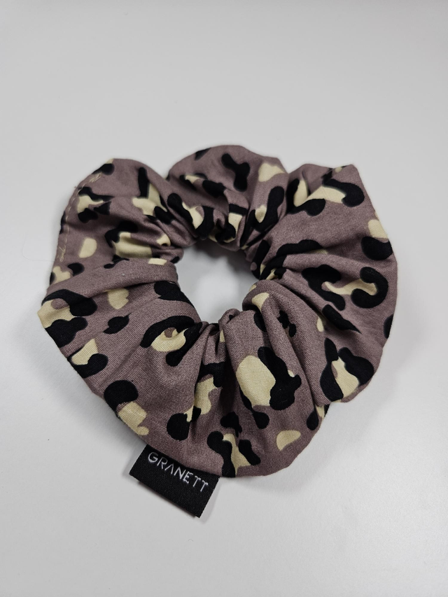 LEO mauve scrunchie hajgumi