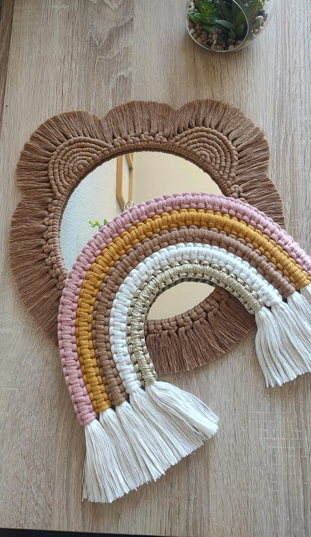 Miroir ourson marron & Arc-en-ciel "Jade" - Déco bohème macramé Fait main - Chambre enfant