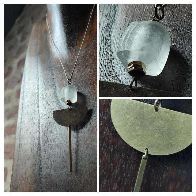 Collier carré en verre transparent et bronze monté sur fil de lin avec chaîne d&#039;extension 