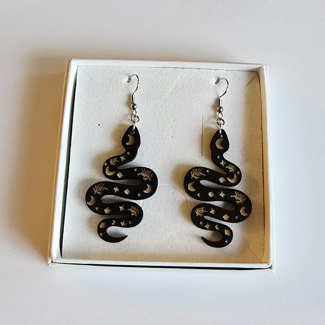 Käärmeet korvakorut