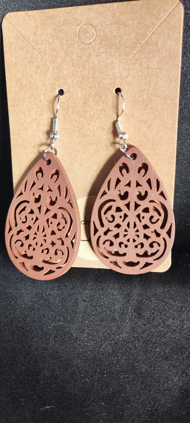 Boucles d’oreilles en bois – Motif ajouré