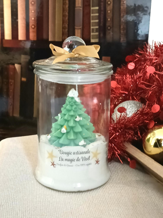 Bougie de Noël en bonbonnière XXL parfum &quot;la magie de Noël&quot; décor sapin