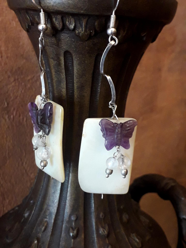 Boucles d'oreilles nacre, améthyste, cristal de roche argent.