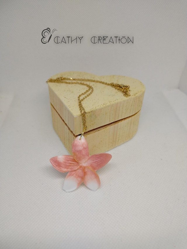 Collier fleur de tiaré 