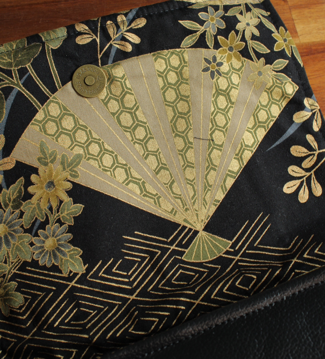 Pochette main simili cuir noir et tissu japonais / Le petit atelier de Maya