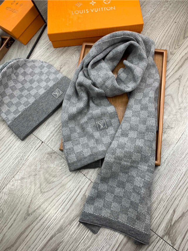 LV Bonnet &amp; Écharpe gris