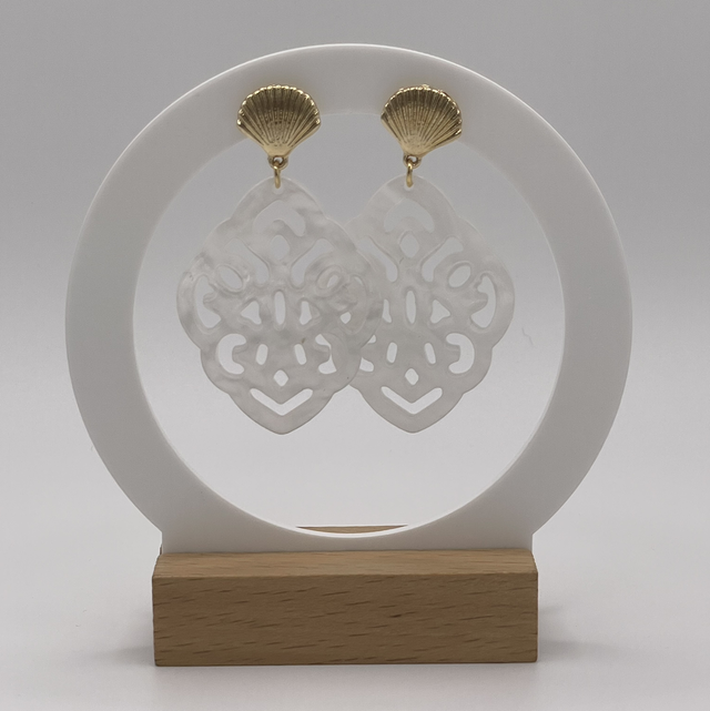 GOLDEN SHELL - Acrylornament an einem Muschelstecker