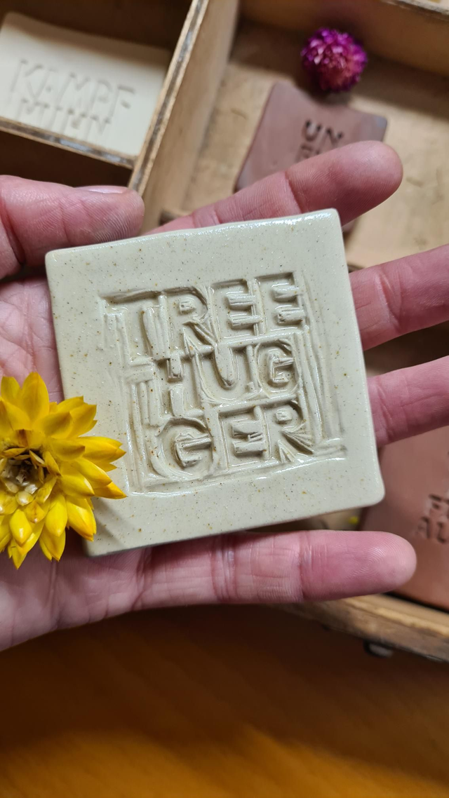 Sprüchefliese "Treehugger" groß, weiss