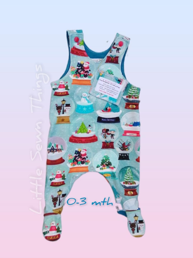 Xmas dungarees - 00-03 mth (4-5 kg). Snow globes dungarees