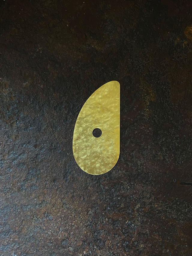 Large Rounded Throwing Rib