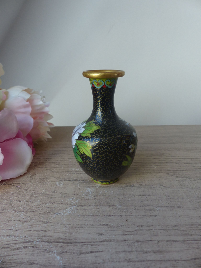 Petit vase noir en laiton cloisonné, vase miniature artisanal décor floral pivoine, décoration style asiatique pour salon chambre vitrine