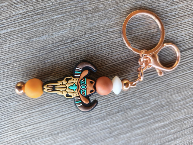 Porte clef doré rose tête de buffle 