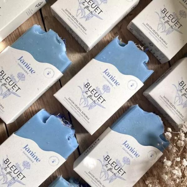Savon artisanal saponifié à froid - Bleuet - Avec huiles essentielles - Janine