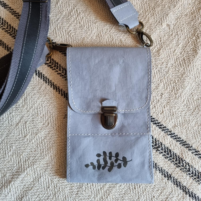 Pochette portable gris bleuté 