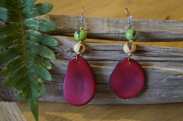 Chips rouge avec graines beige et verte