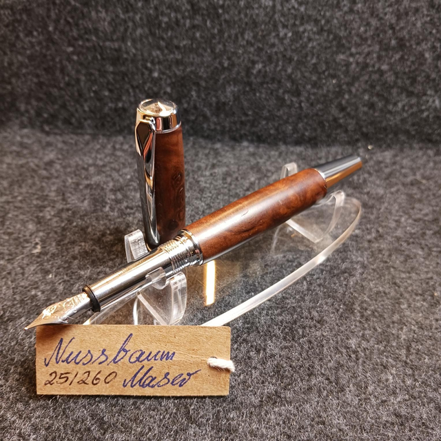 25/260 Füllfederhalter Nussbaum Maser 