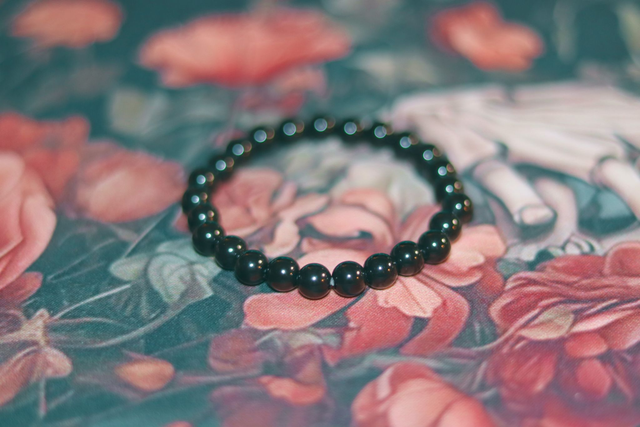 Bangles • Black pearls