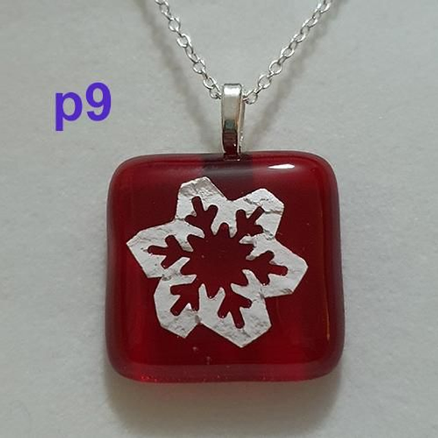 Red snowflake glass pendant &amp; chain