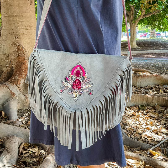 Bolso Bordad con flecos