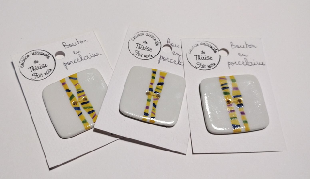 Bouton carré bandes jaunes 