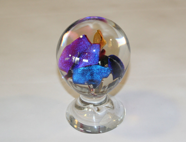 Glas mit Metalleinschluss