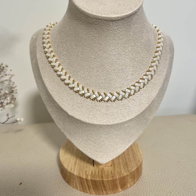 Collier tissé à la main 