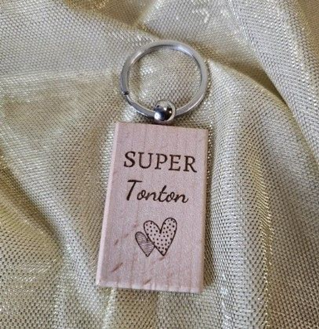 Porte clef personnalisé en bois prénom et motif au choix