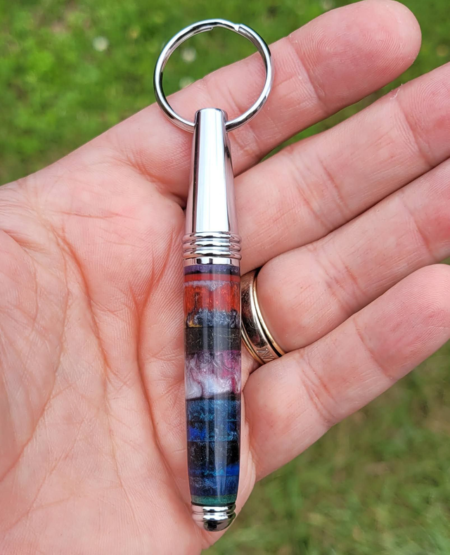 Stylo porte clef chromé en résine galaxie