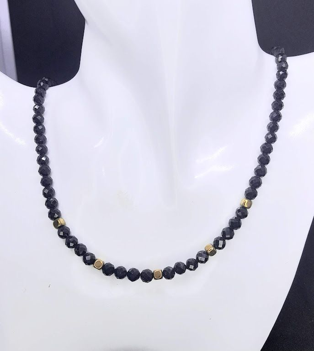 Collier spinelle noire 45 cm , perles de 5 mm