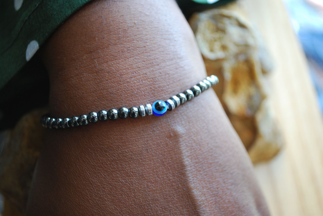 Bracelet en hématite et œil de Fatima
