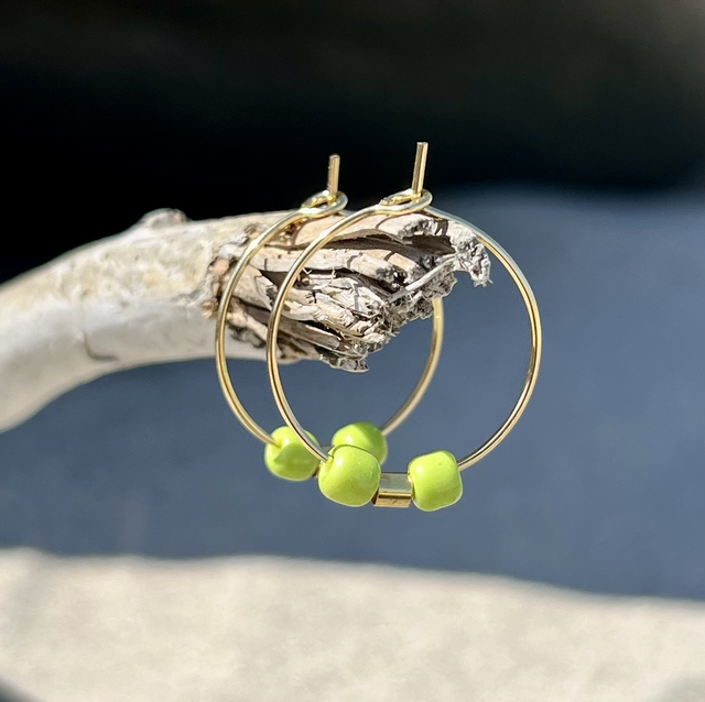 LimePop Hoops – Elegante Creolen mit limettengrünen Perlen