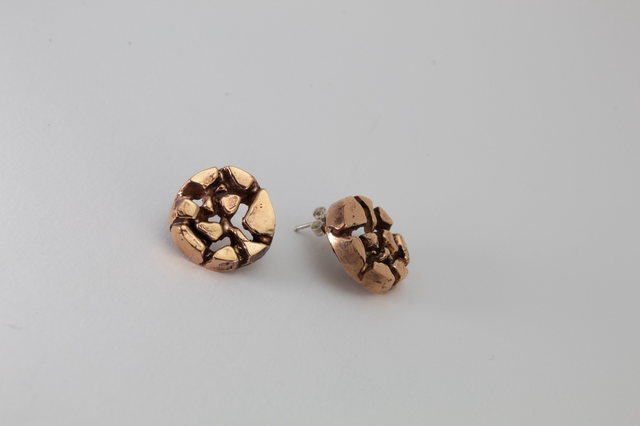Crack soil earrings