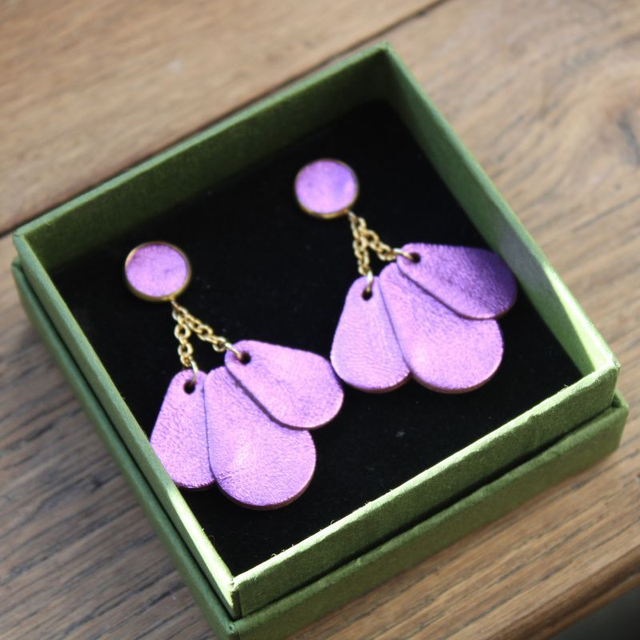 Boucles d’oreilles pétales cuir 