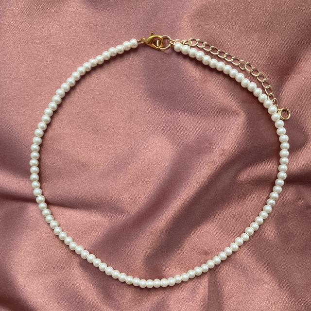 Plain pearl necklace 