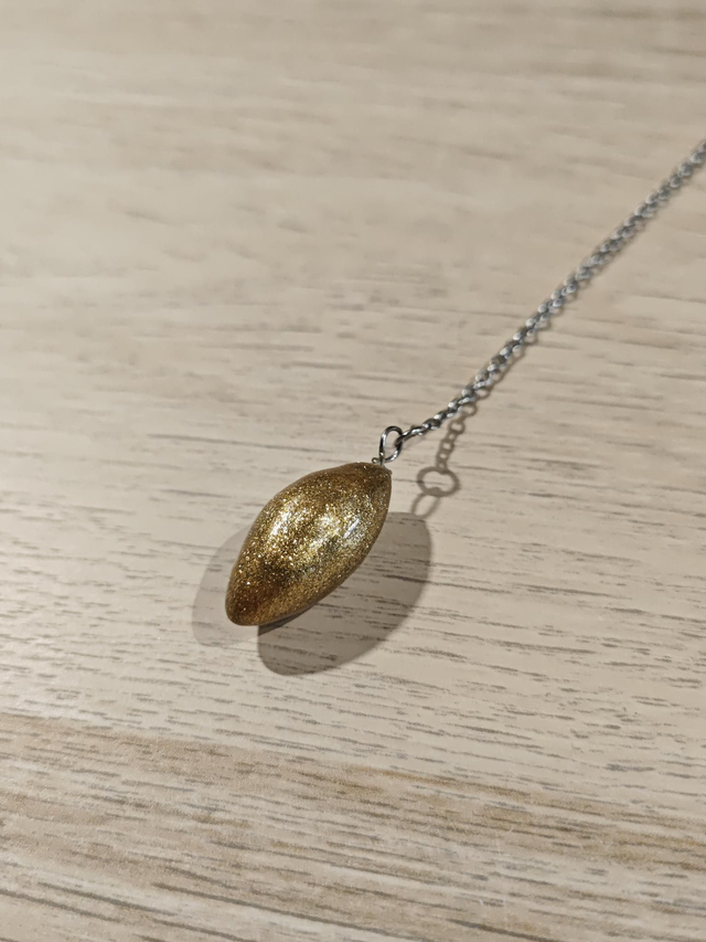 Pendule olive - doré